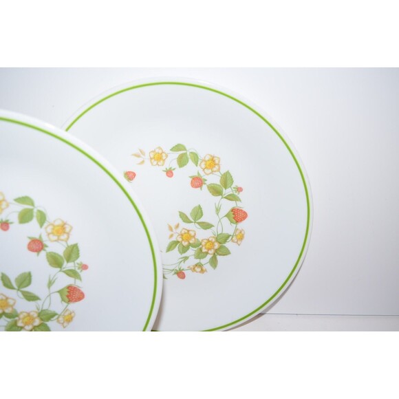 Vtg Corelle Strawberry Sundae salad Luncheon Plates Dish 4pc lot 8" - Picture 5 of 7